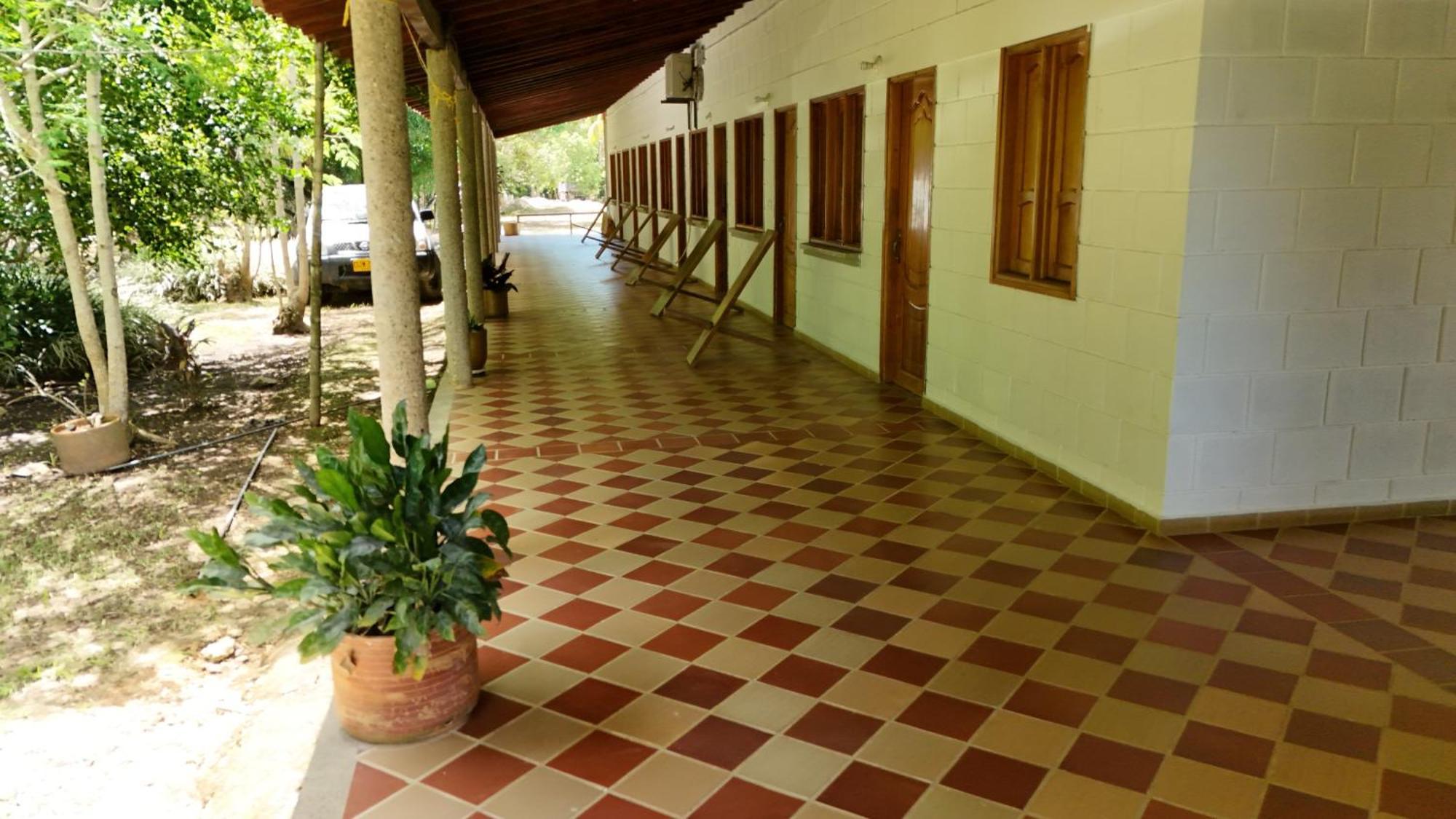 Hotel Campestre Las Cavernas La Mesa Norte Exterior photo