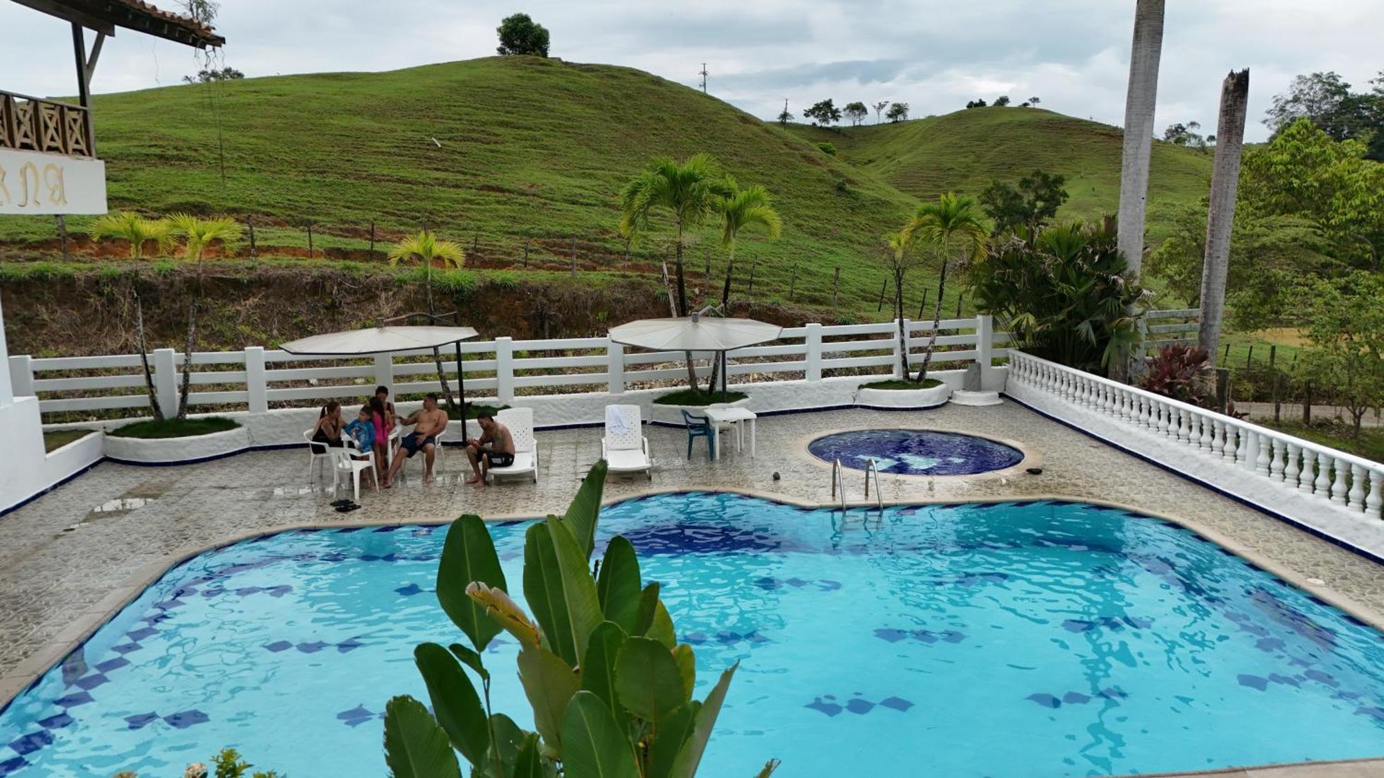 Hotel Campestre Las Cavernas La Mesa Norte Exterior photo